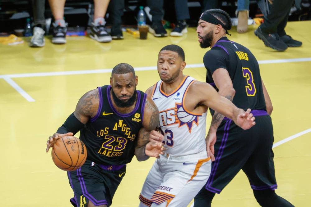 Lebron James durante partida da NBA pelo Lakers